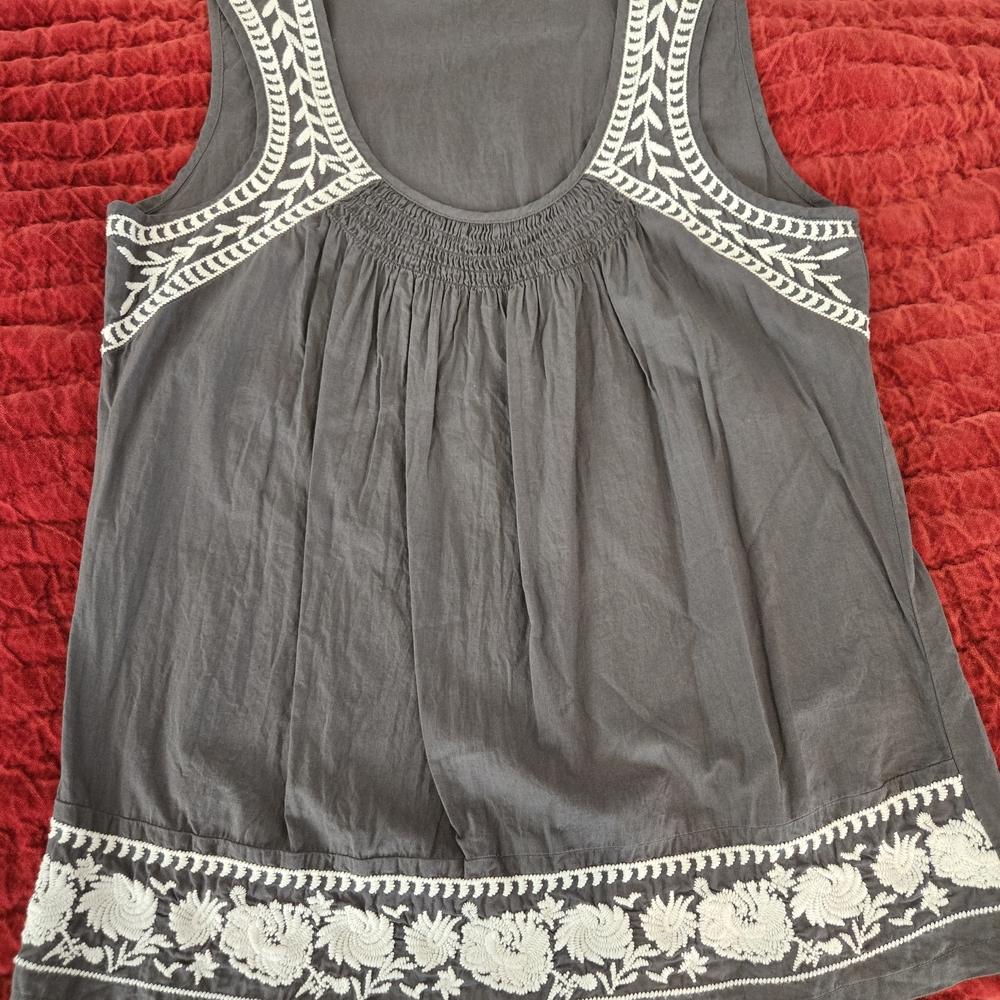 Banana Republic Gray Emberoidered Pleated Tank Top